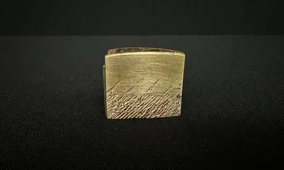 Habaki laiton à motifs